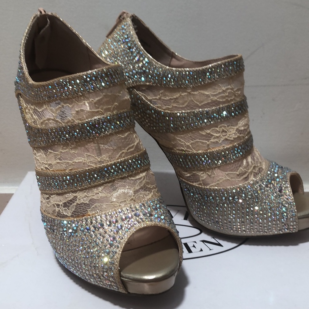 Steve Madden Rhinestone Embellished Peep Toe Stiletto Booties size 7 Blush color